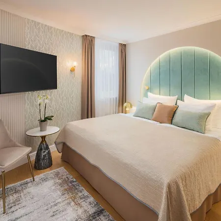 Lotus Therme & Hotel