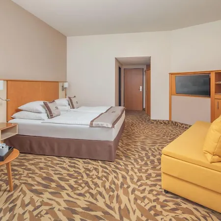 Lotus Therme & 5* Heviz