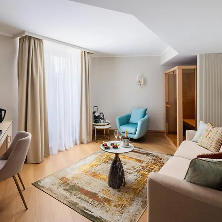 Lotus Therme & מלון 5*