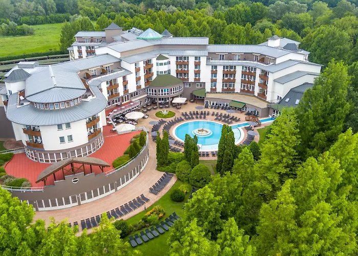 Lotus Therme & Hotel 5*